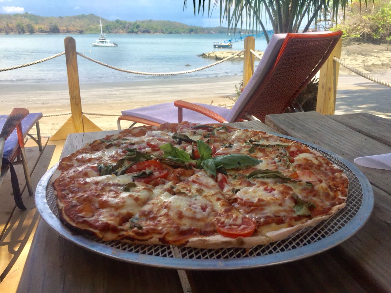 Panama Pizza Island Style